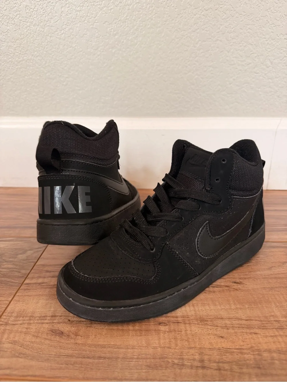 Nike Black Court Borough Mid Basketball Sneakers Youth Size 6